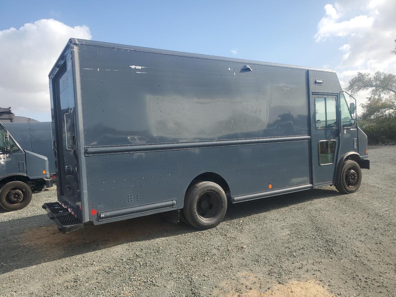 2020 FORD F59 - DELIVERY VAN photo 3