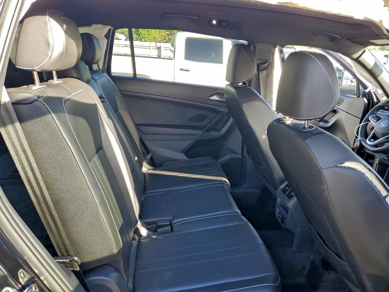 2024 VOLKSWAGEN TIGUAN SE R-LINE BLACK photo 11
