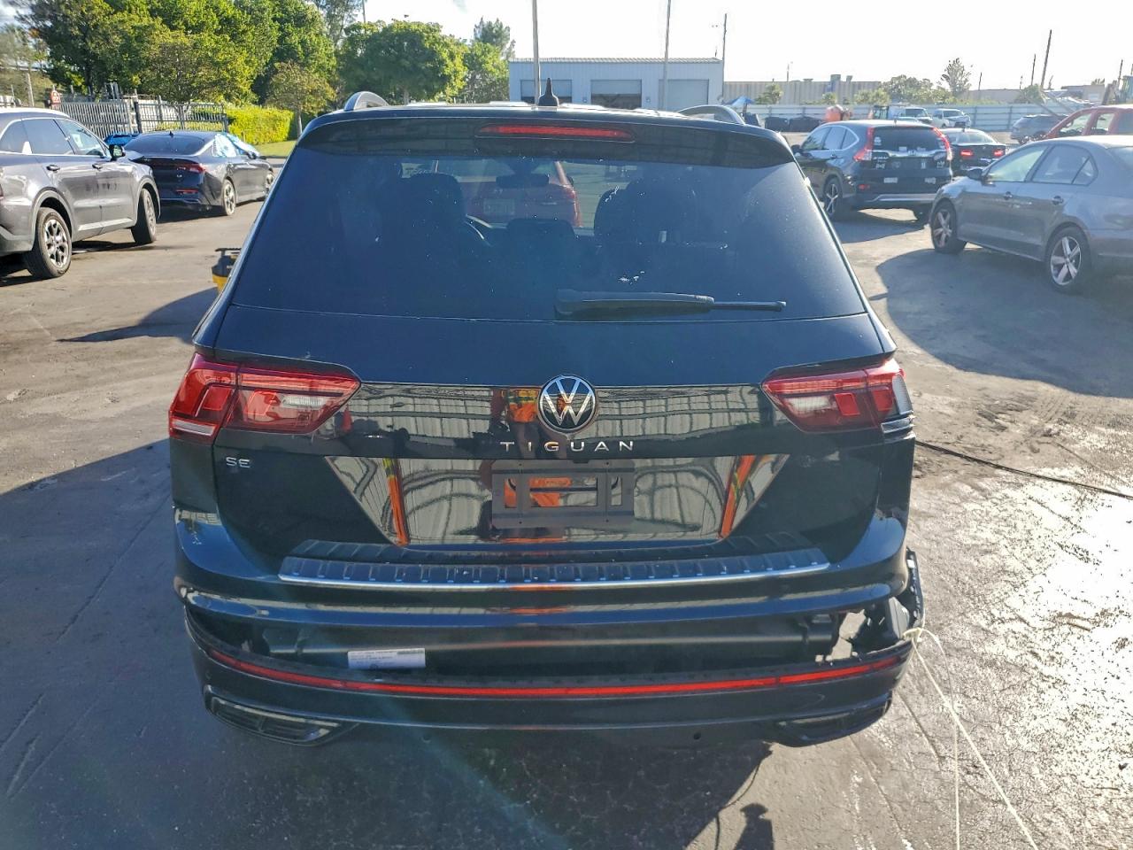 2024 VOLKSWAGEN TIGUAN SE R-LINE BLACK photo 6