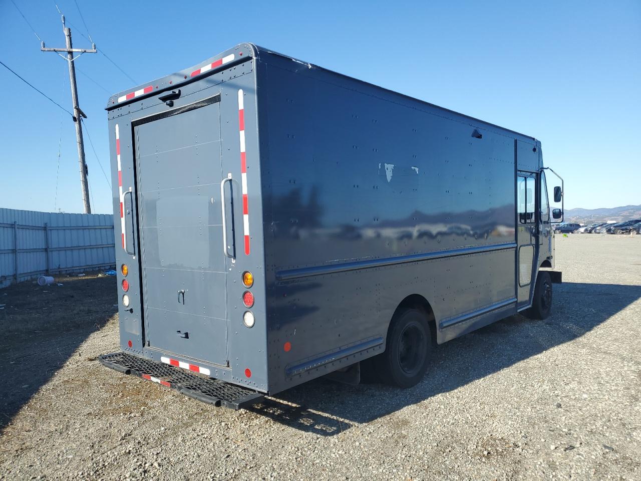 2020  CHASSIS M - DELIVERY VAN photo 3