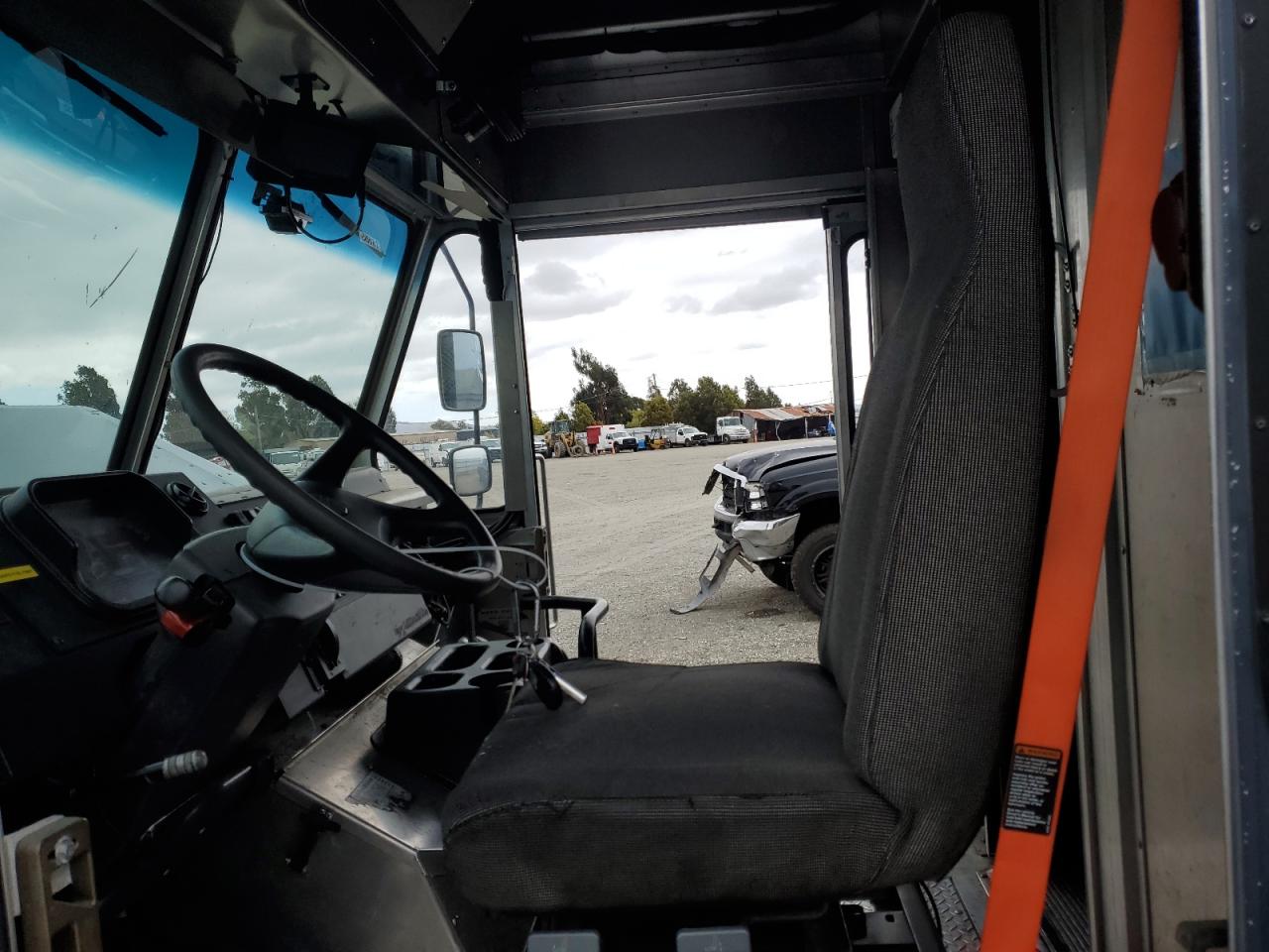 2020  CHASSIS M - DELIVERY VAN photo 7