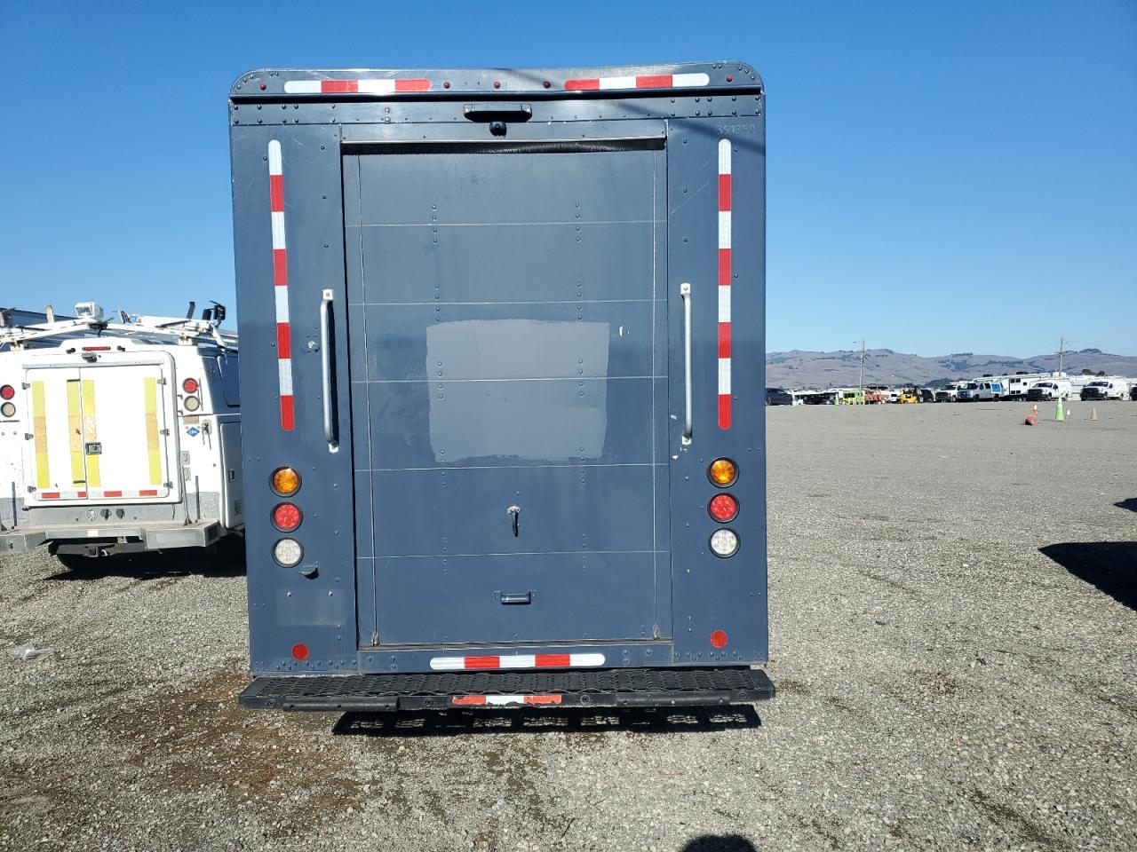 2020  CHASSIS M - DELIVERY VAN photo 6