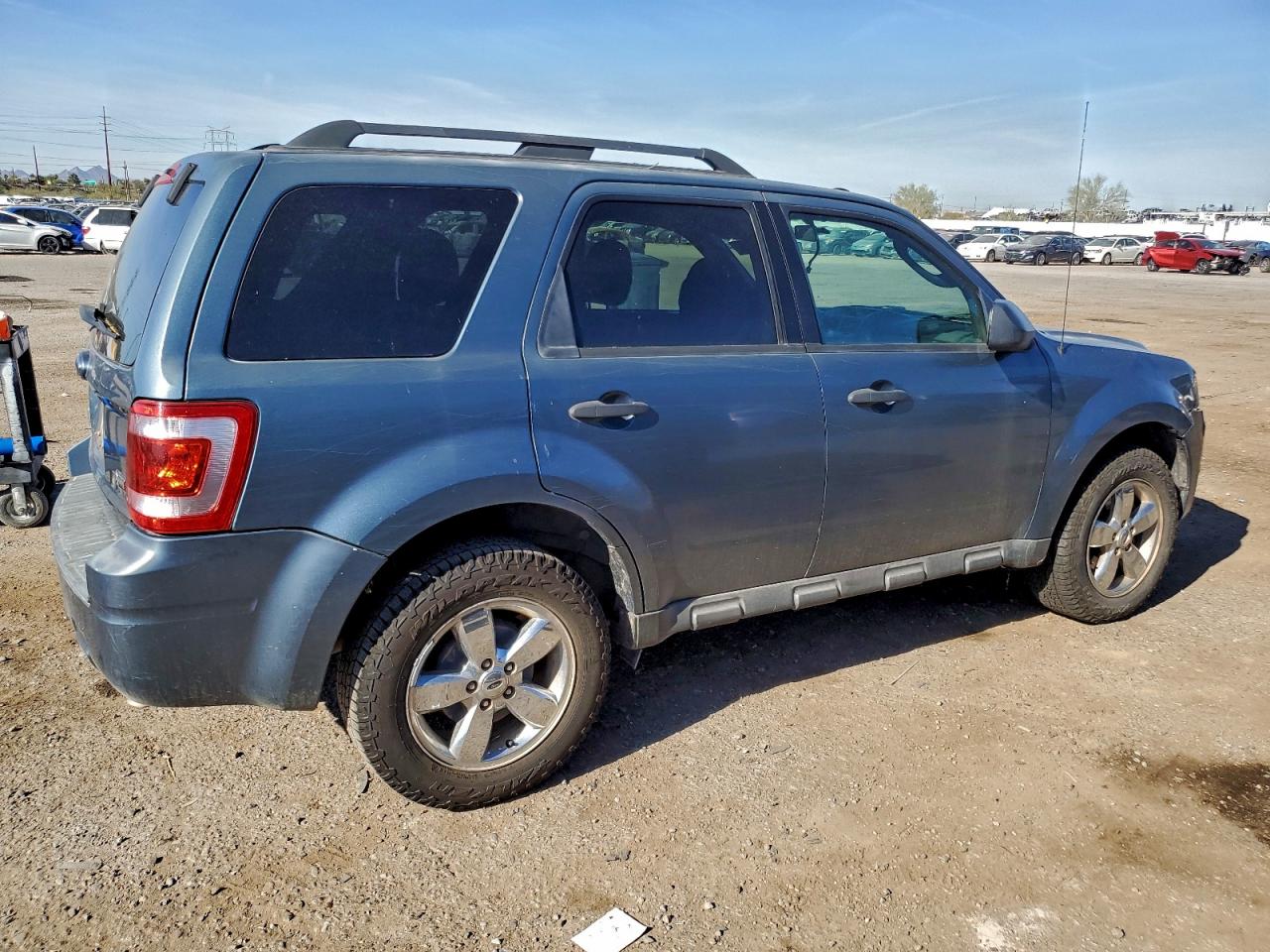 2011 FORD ESCAPE XLT photo 3
