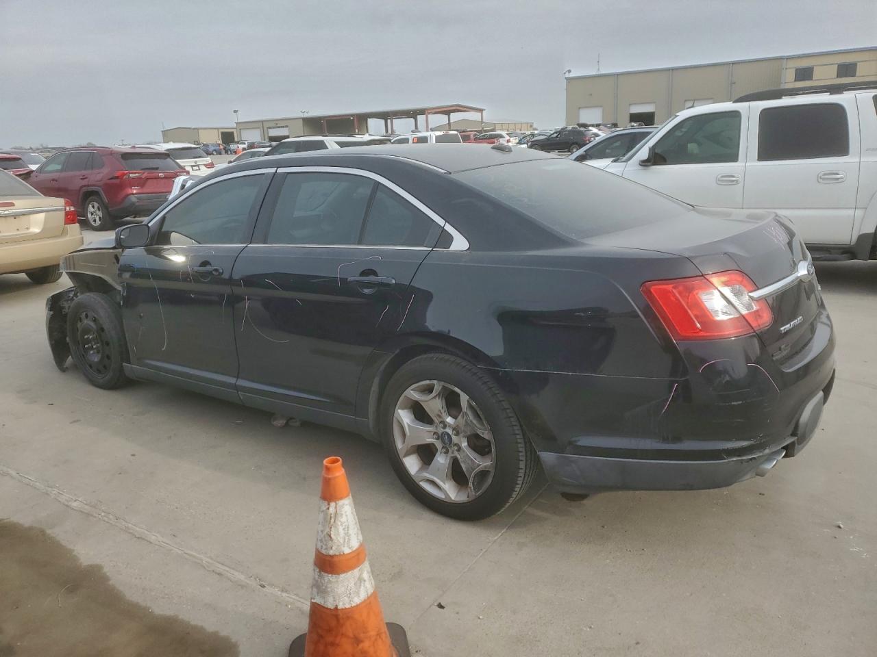 2012 FORD TAURUS SEL photo 3