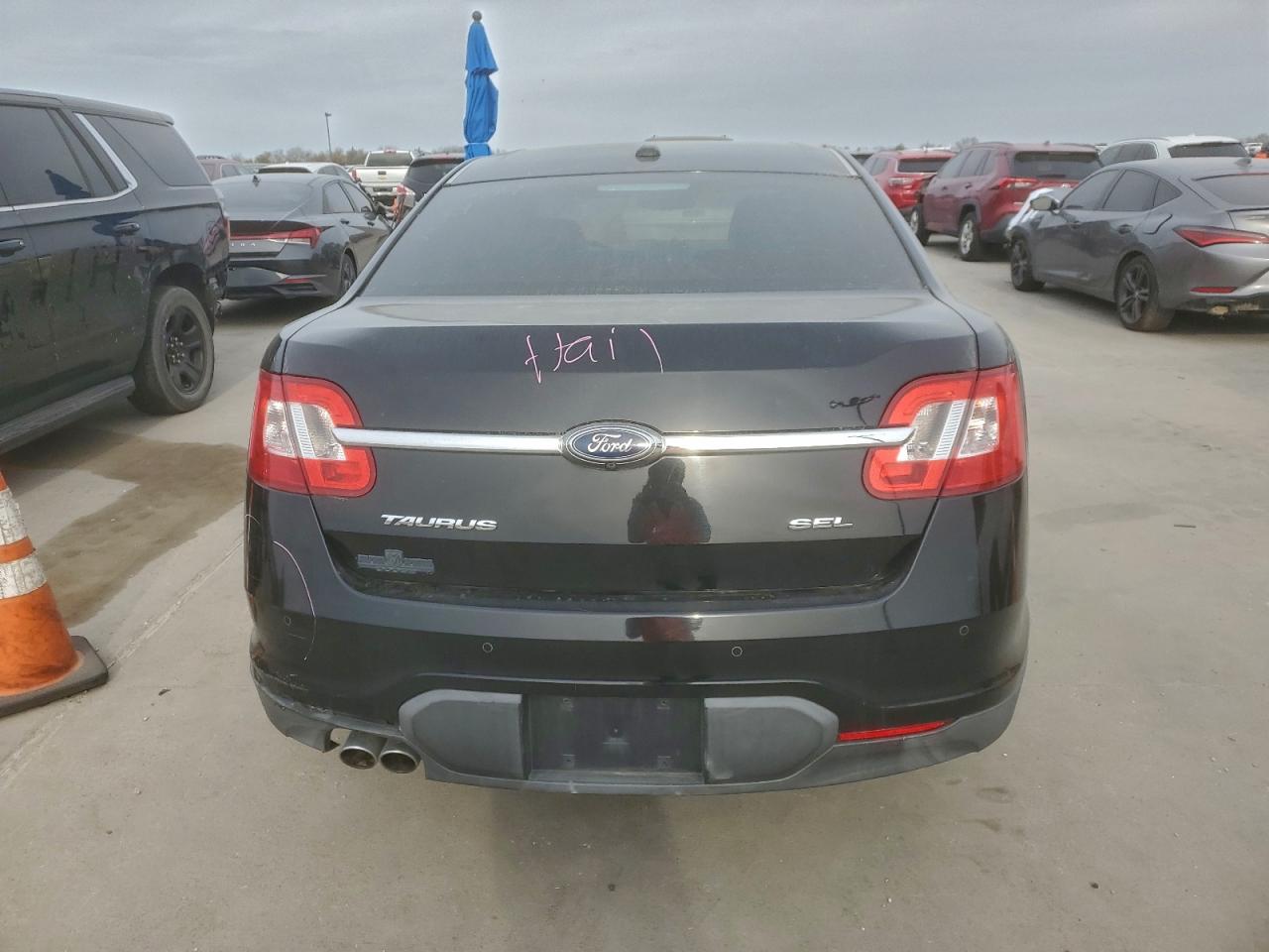 2012 FORD TAURUS SEL photo 11