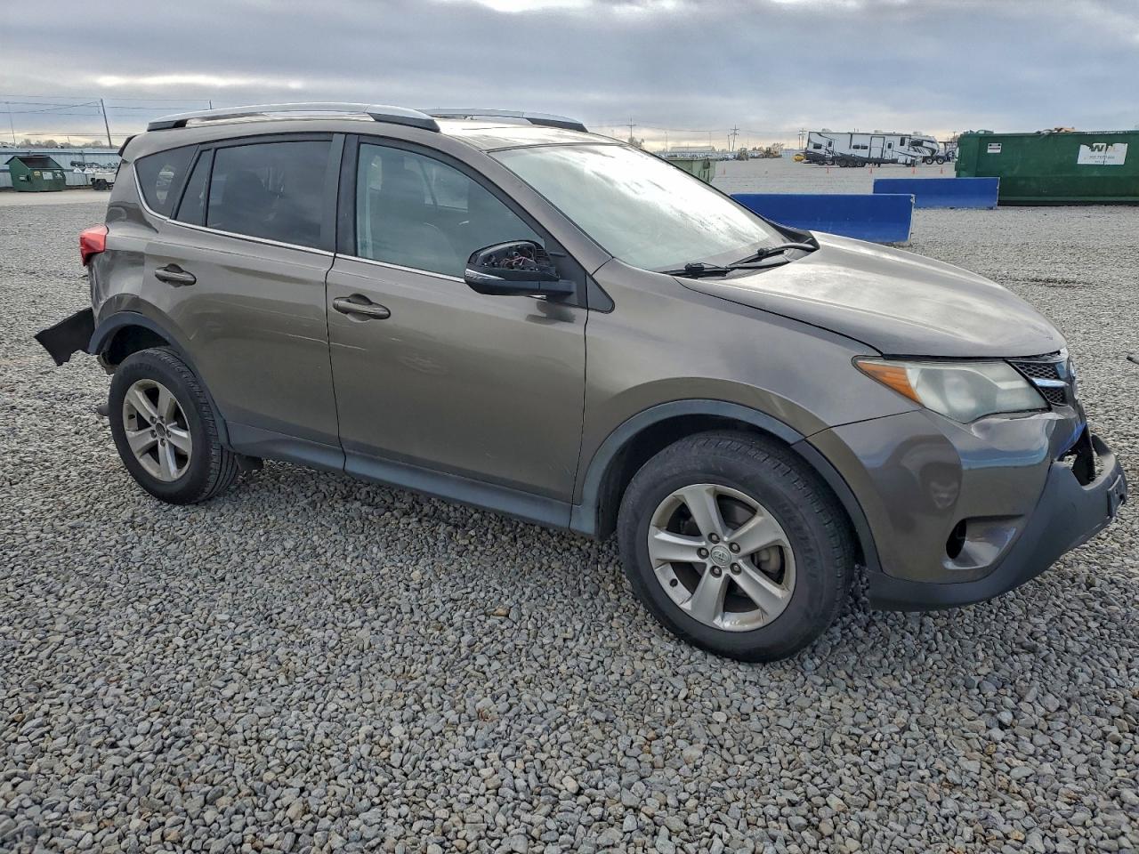 2013 TOYOTA RAV4 XLE photo 4