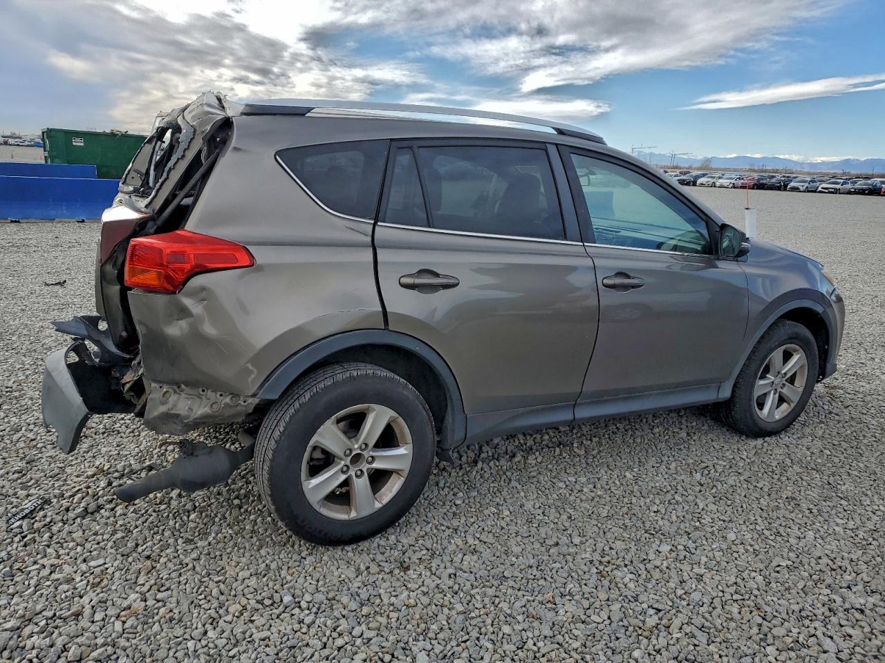 2013 TOYOTA RAV4 XLE photo 3