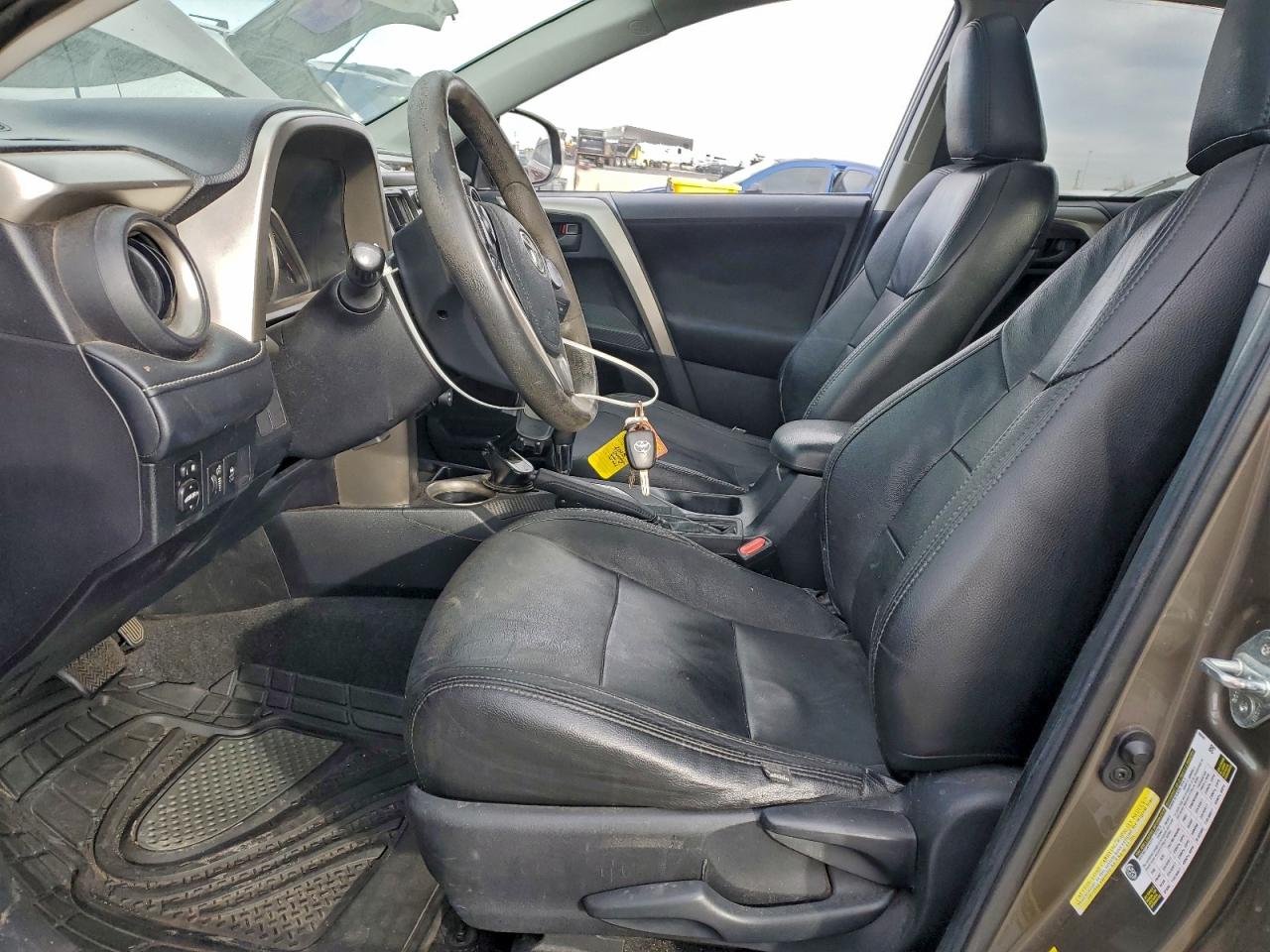 2013 TOYOTA RAV4 XLE photo 7