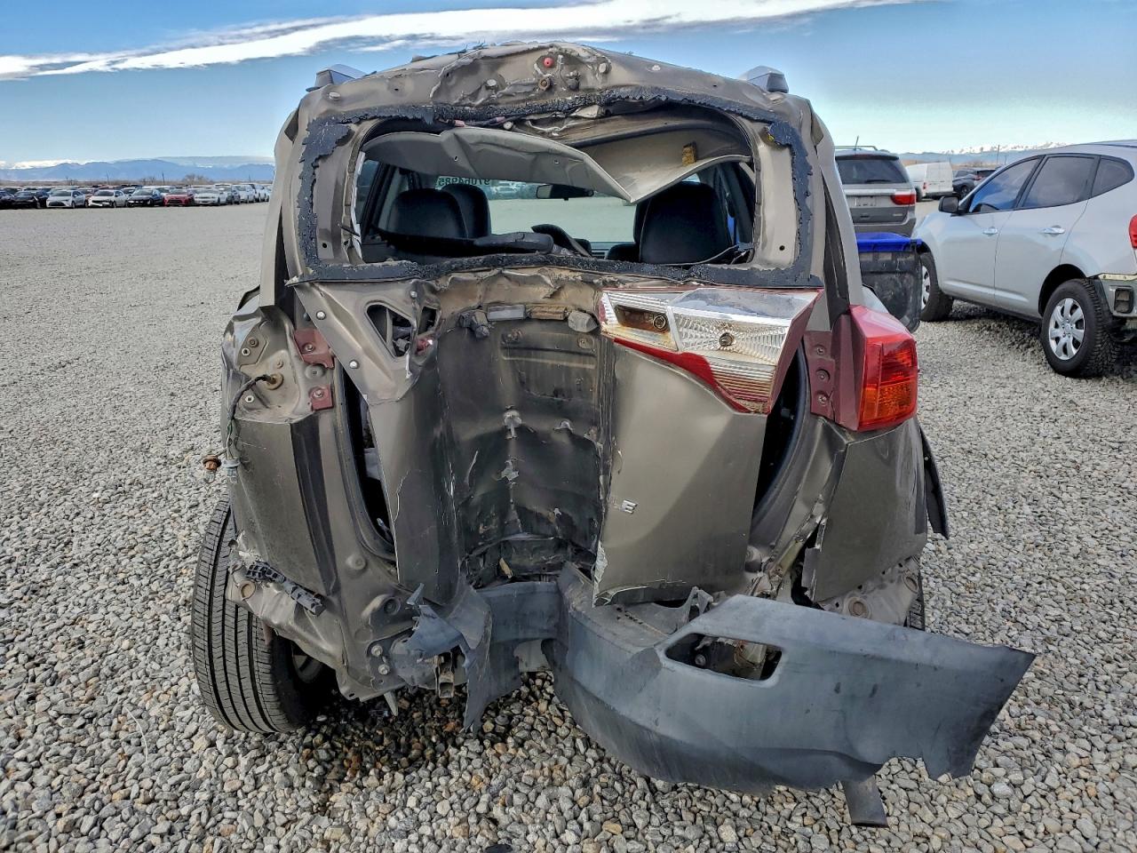 2013 TOYOTA RAV4 XLE photo 6