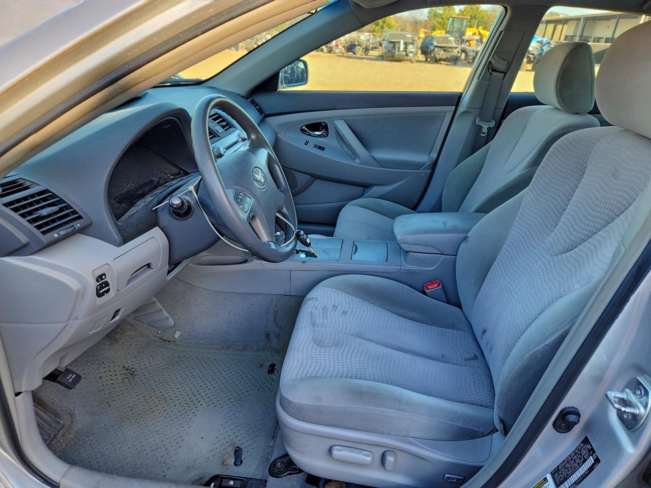 2010 TOYOTA CAMRY BASE photo 7