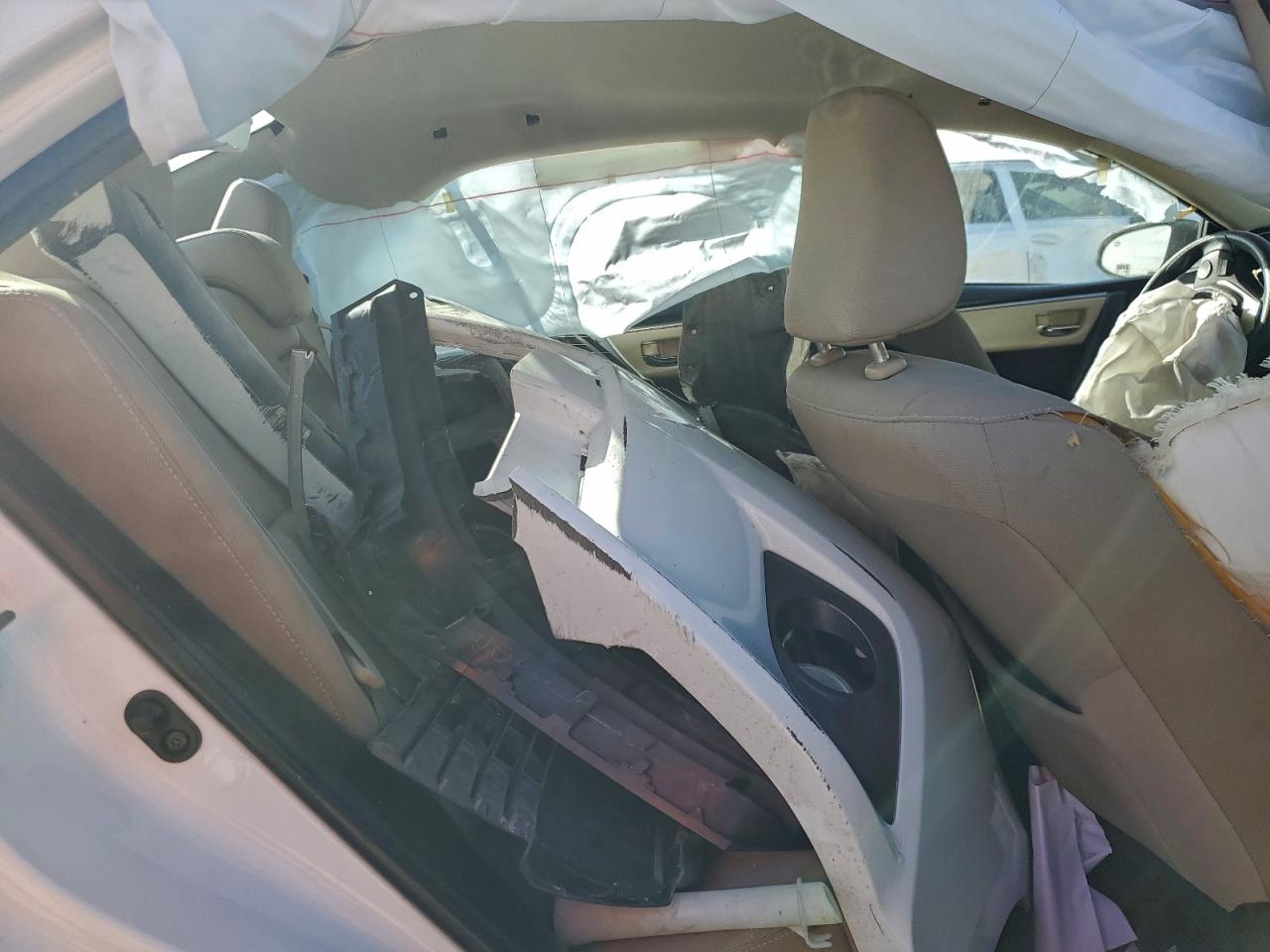 2015 TOYOTA COROLLA L photo 28
