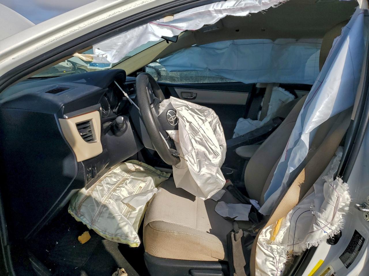 2015 TOYOTA COROLLA L photo 19