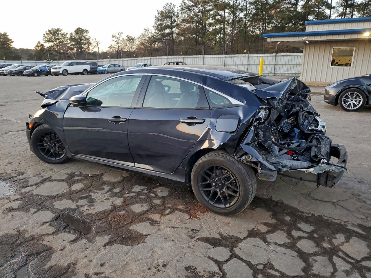 2017 HONDA CIVIC LX photo 4