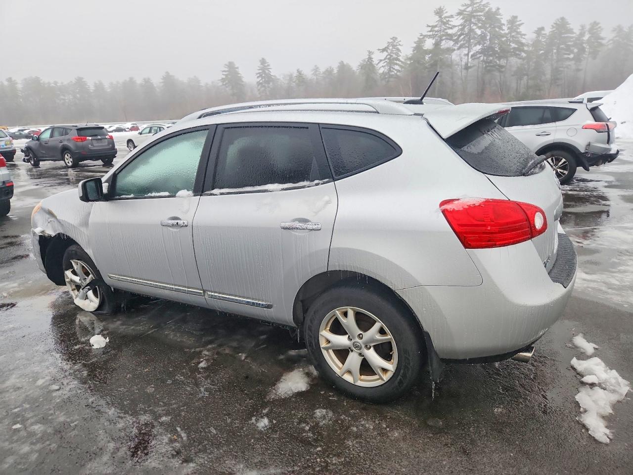 2011 NISSAN ROGUE S photo 2