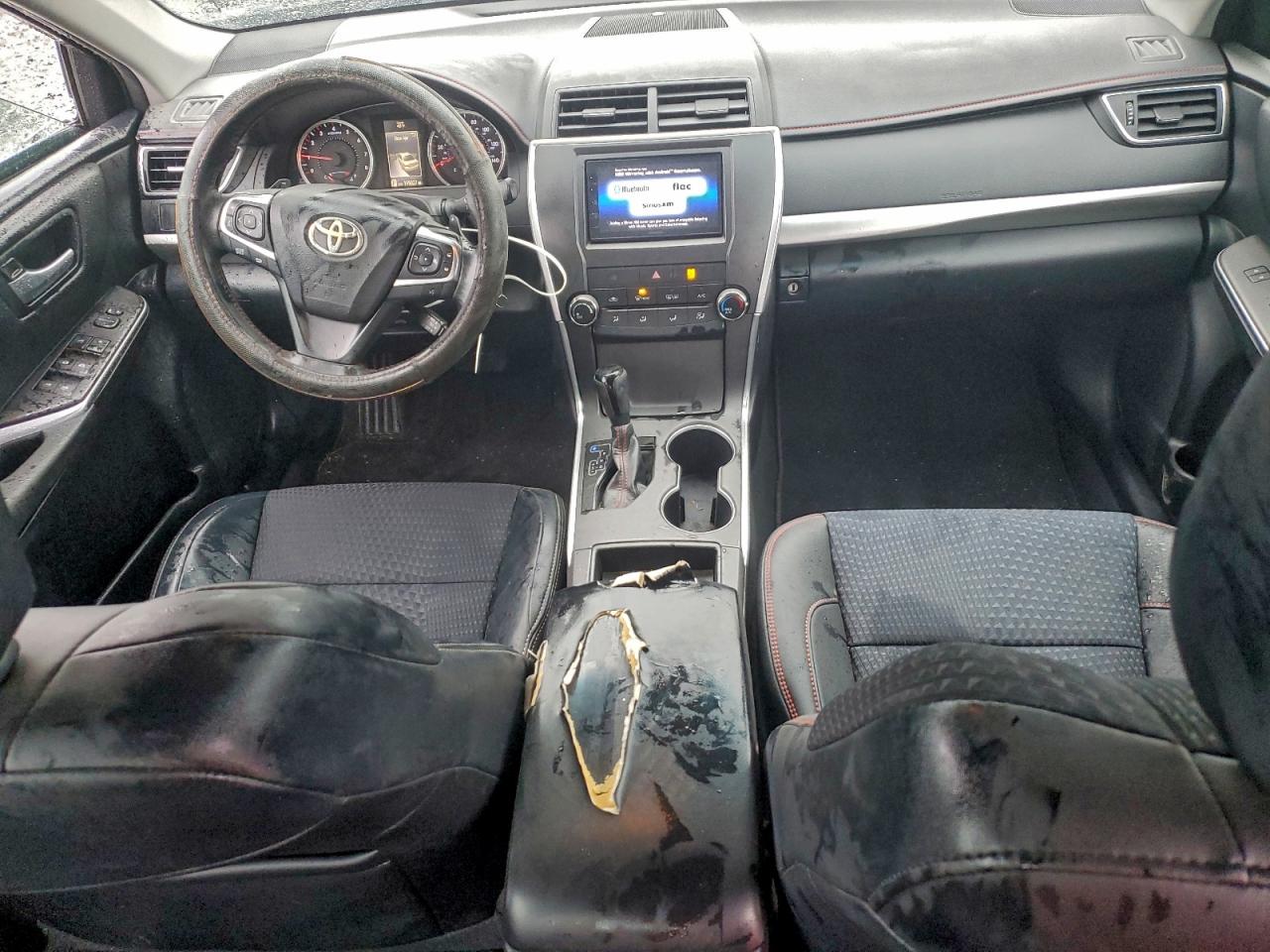 2015 TOYOTA CAMRY LE photo 8