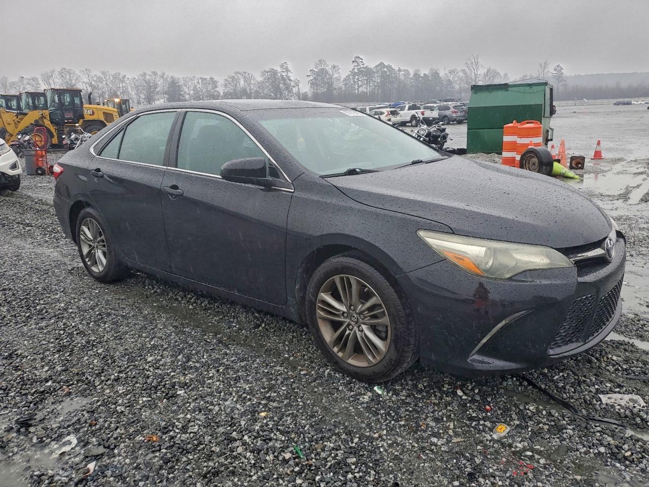 2015 TOYOTA CAMRY LE photo 4