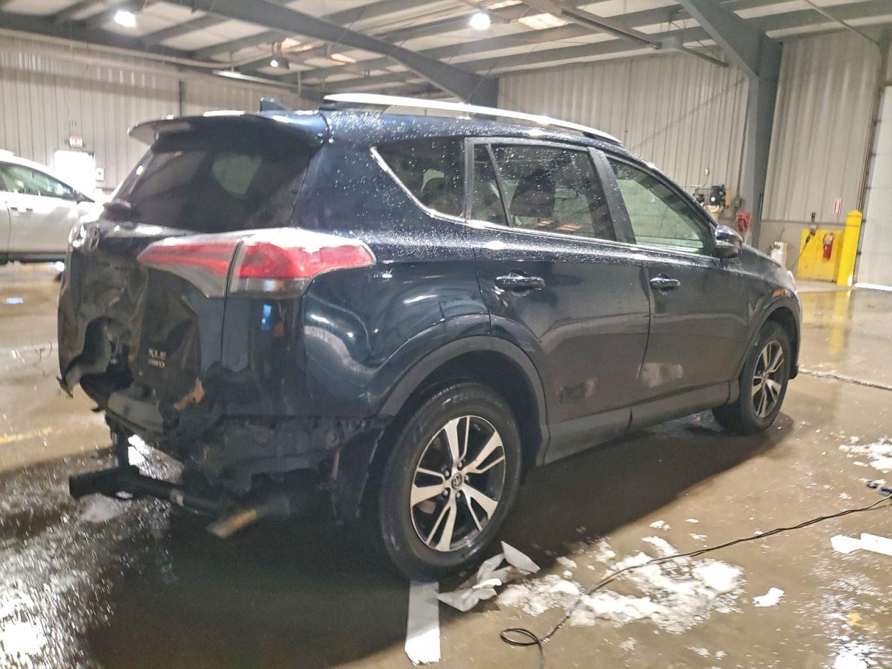 2017 TOYOTA RAV4 XLE photo 7