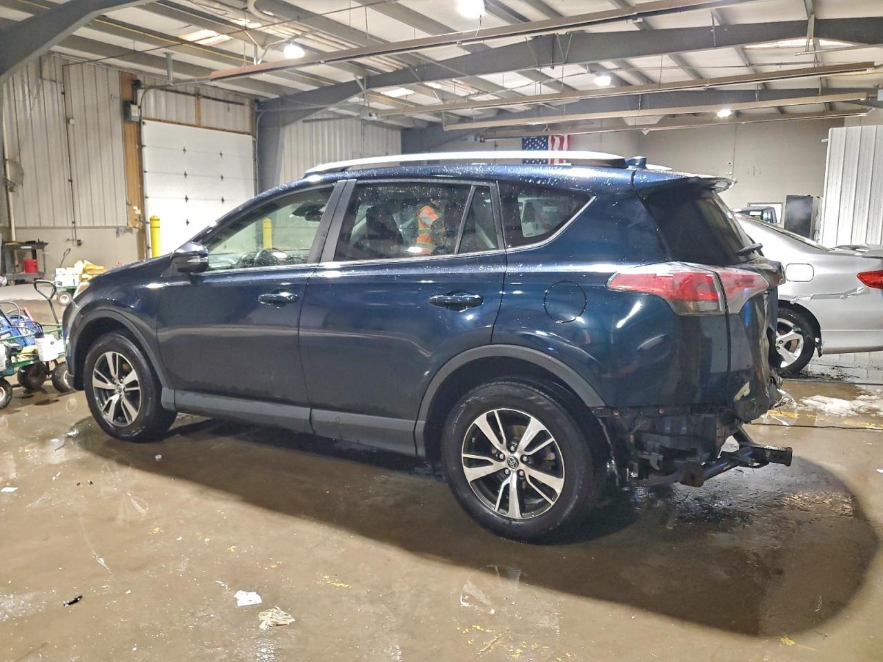 2017 TOYOTA RAV4 XLE photo 4