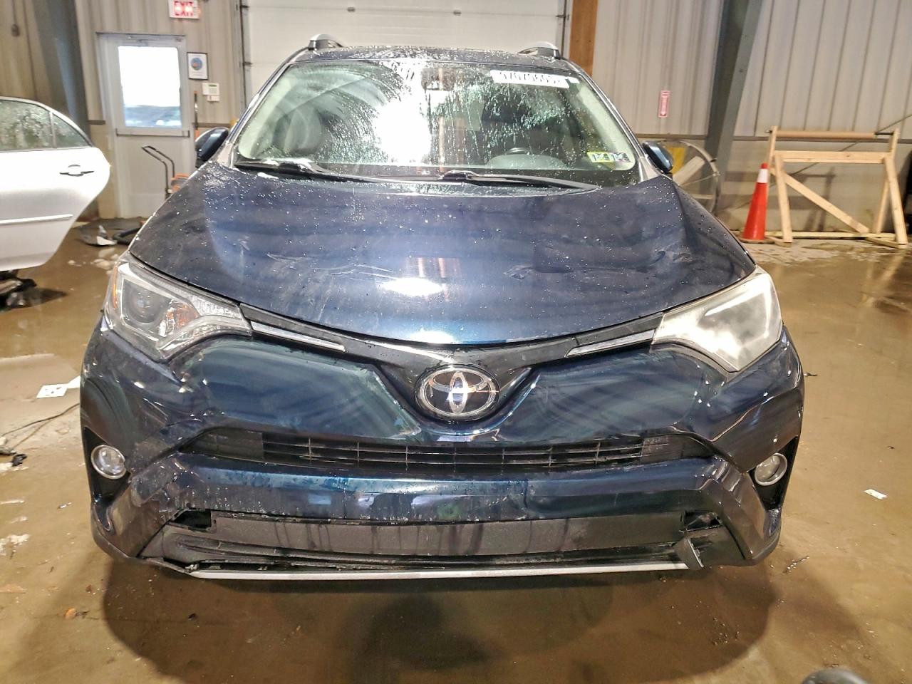 2017 TOYOTA RAV4 XLE photo 13