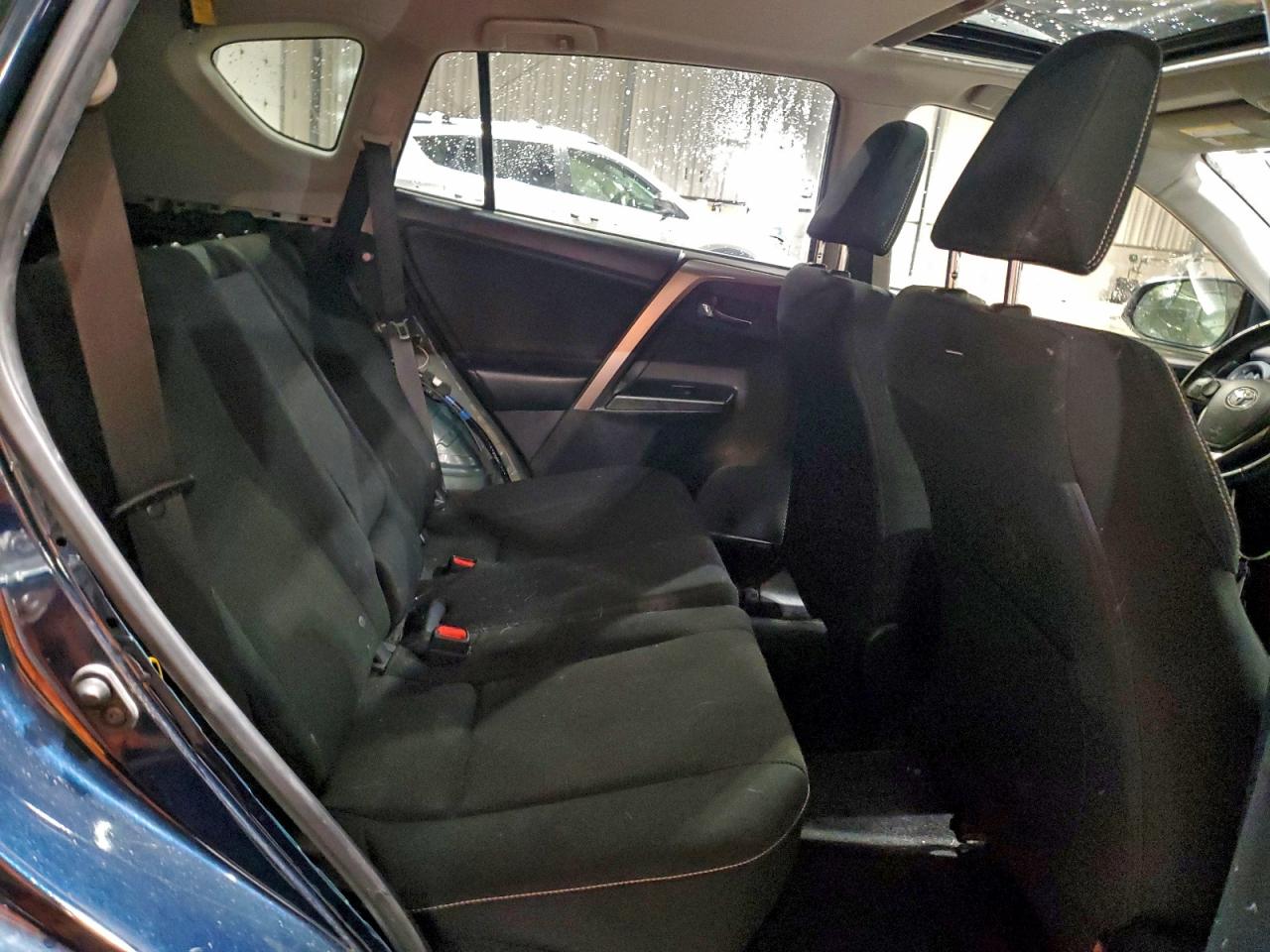 2017 TOYOTA RAV4 XLE photo 31