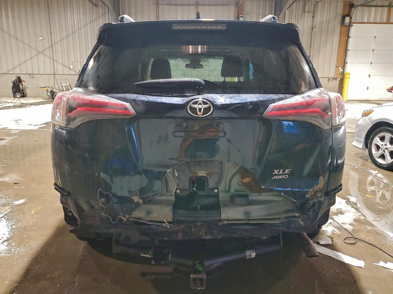 2017 TOYOTA RAV4 XLE photo 16