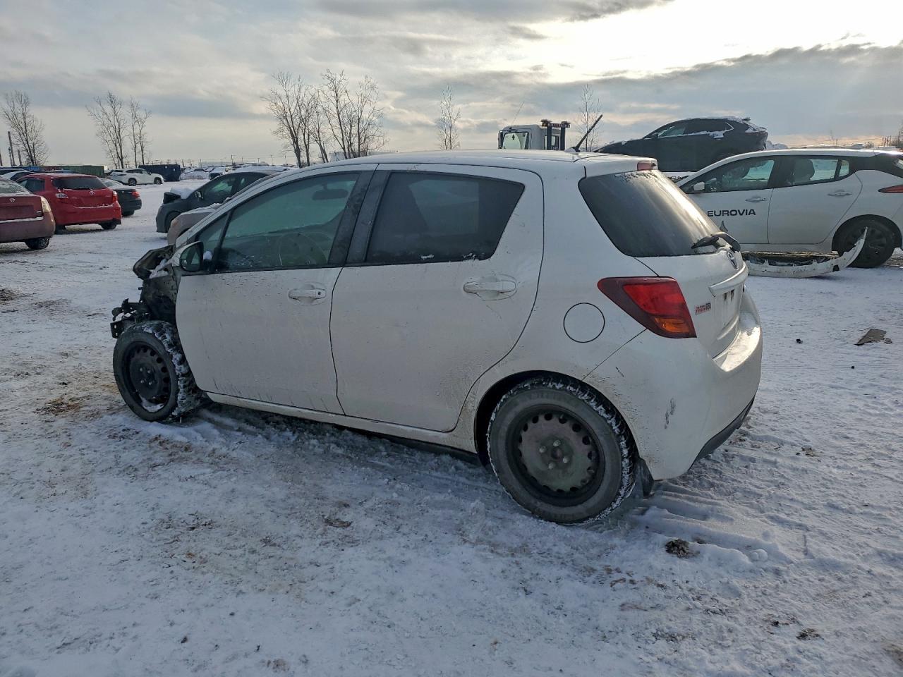 2015 TOYOTA YARIS photo 4