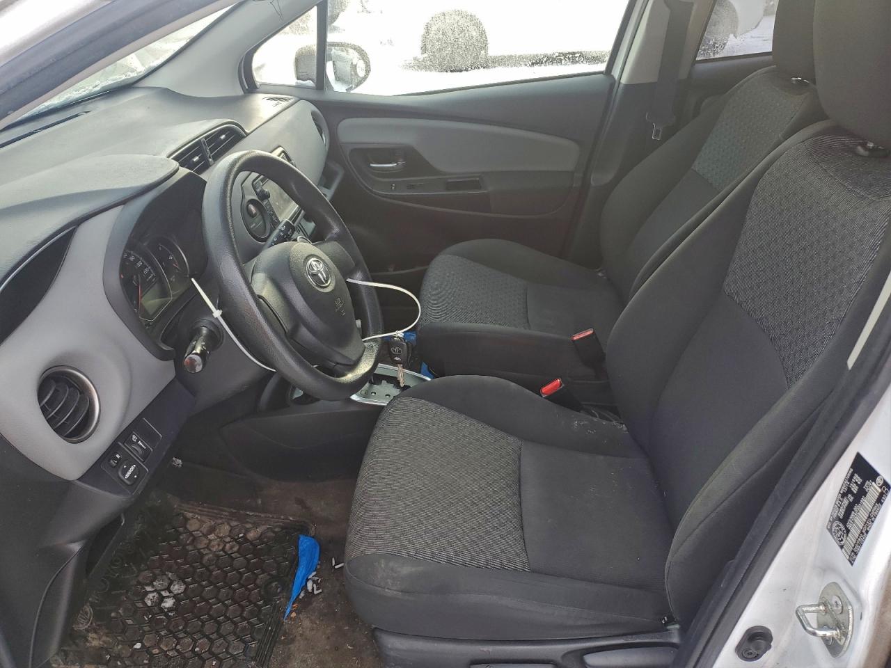 2015 TOYOTA YARIS photo 19