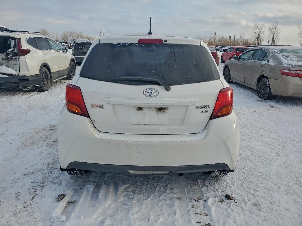 2015 TOYOTA YARIS photo 16