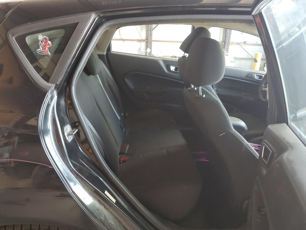 2015 FORD FIESTA SE photo 28