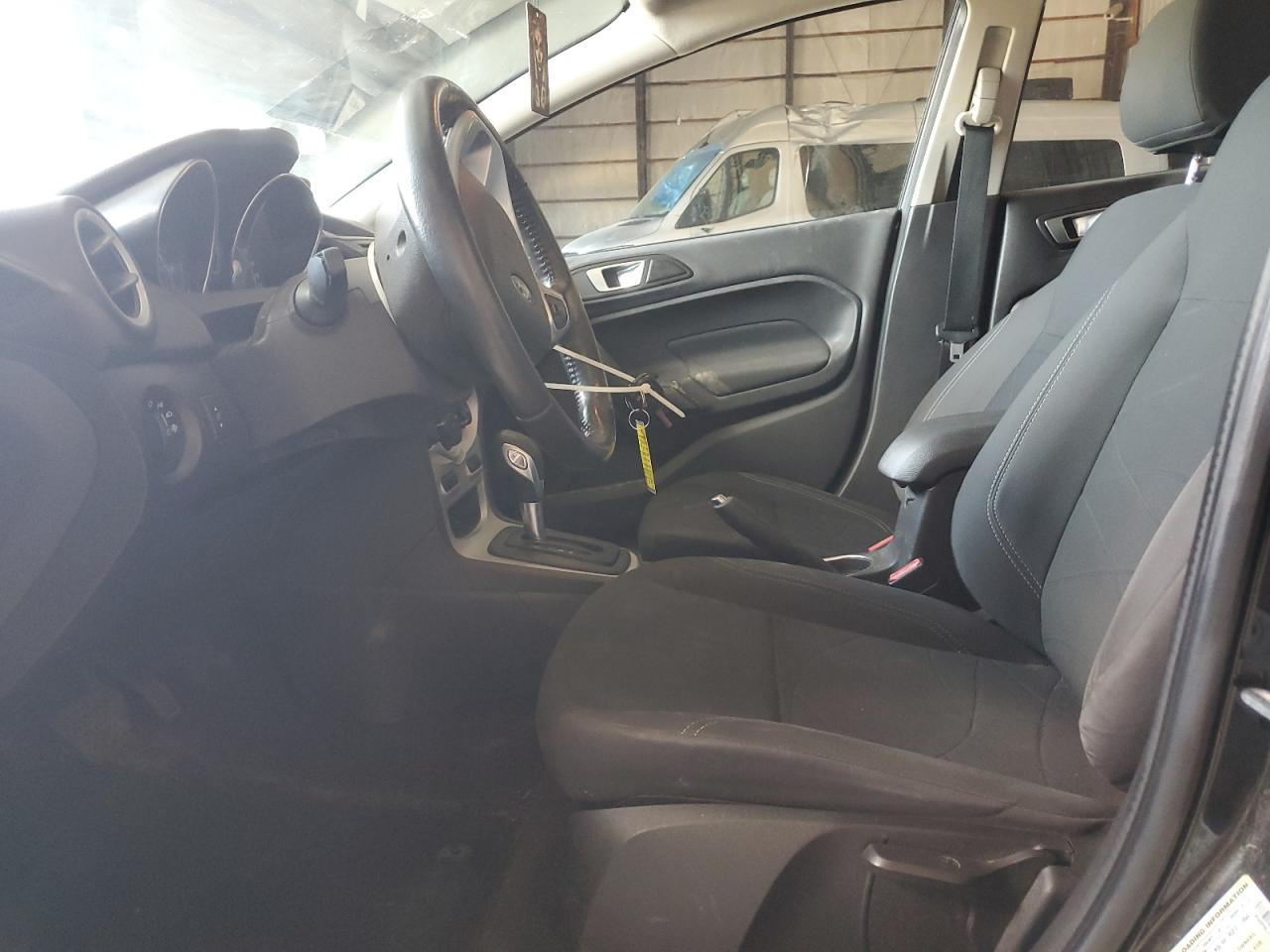 2015 FORD FIESTA SE photo 19