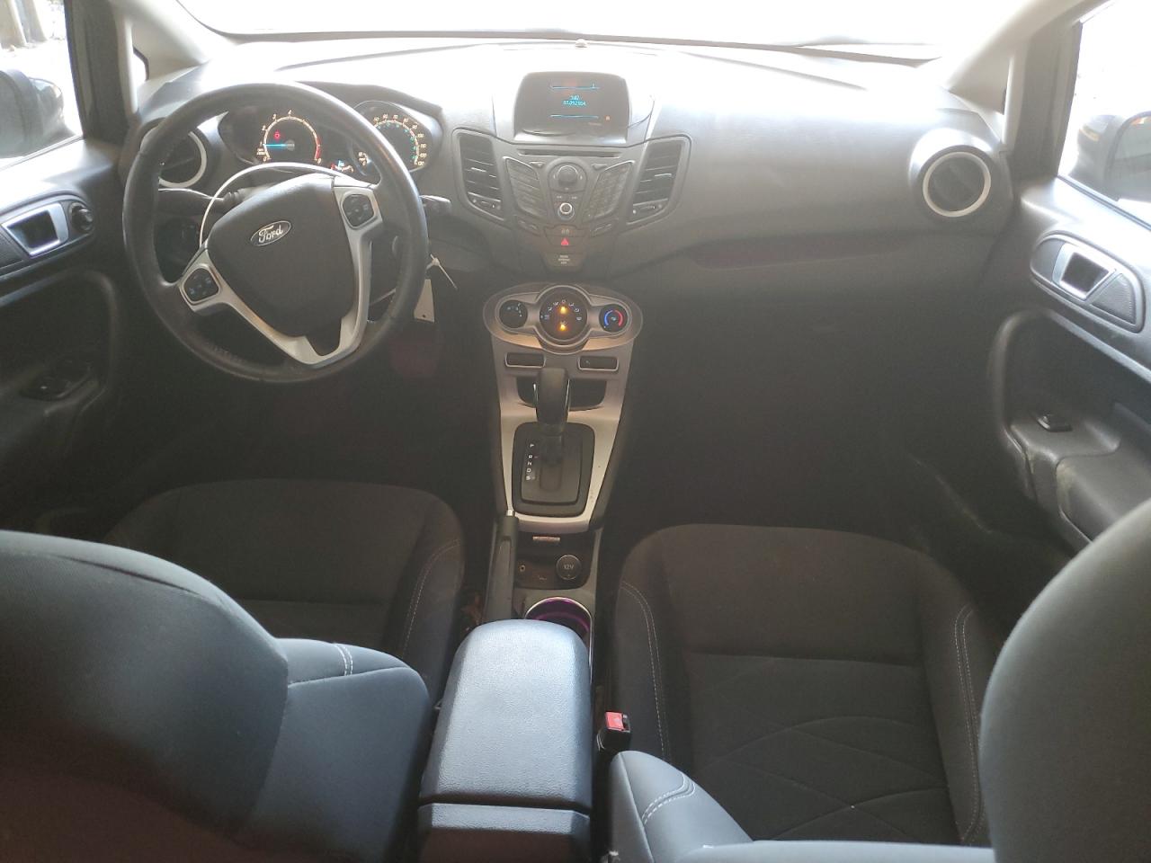 2015 FORD FIESTA SE photo 22