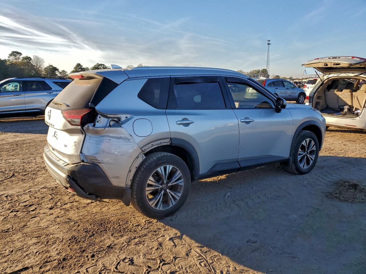 2021 NISSAN ROGUE SV photo 3