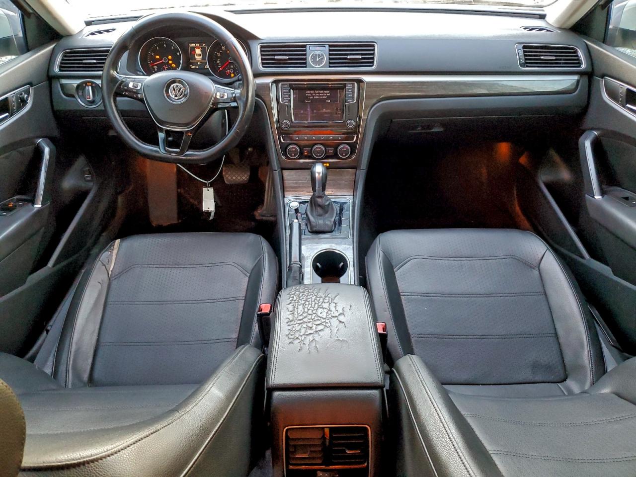 2017 VOLKSWAGEN PASSAT SE photo 8