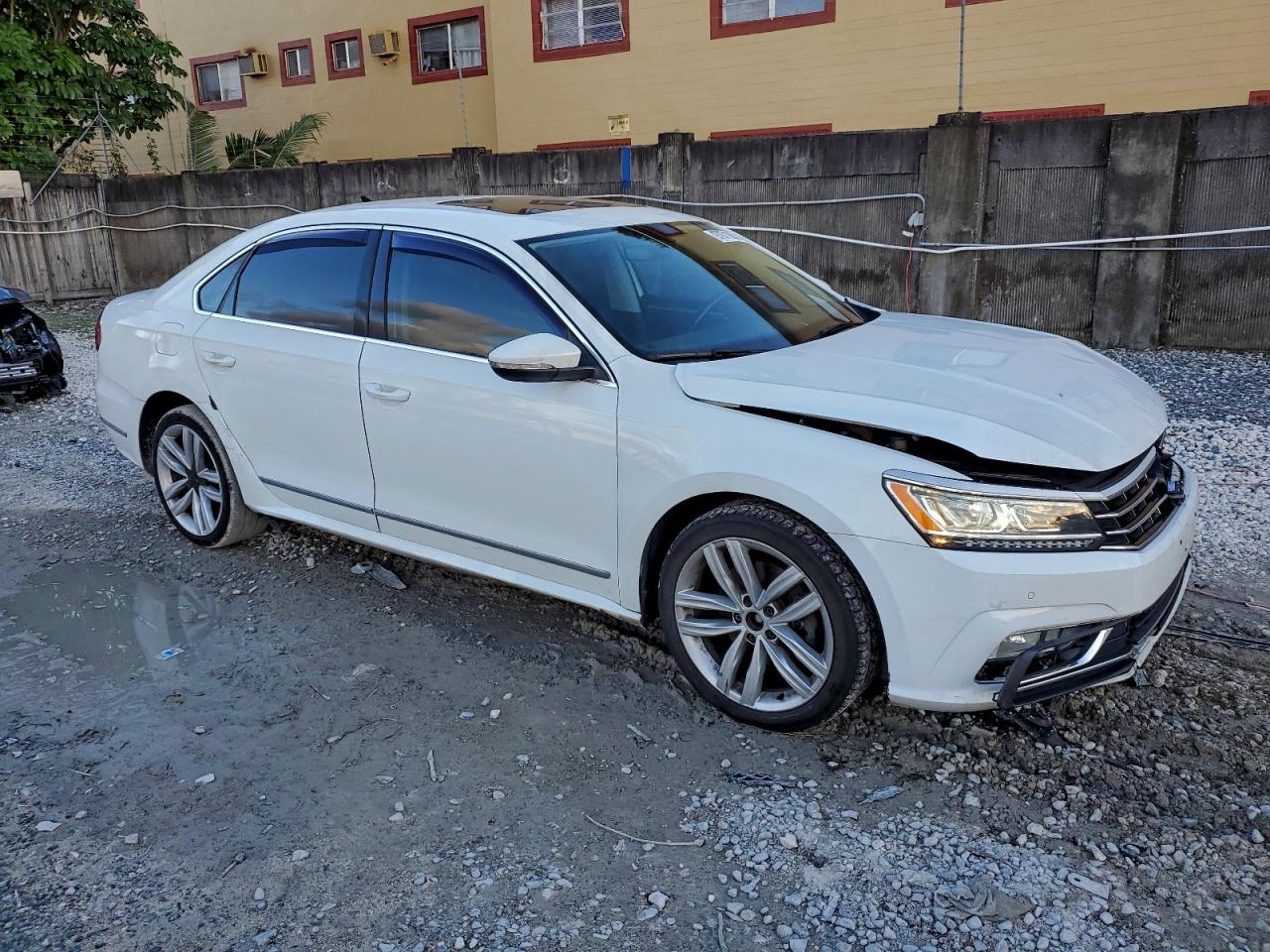 2017 VOLKSWAGEN PASSAT SE photo 4