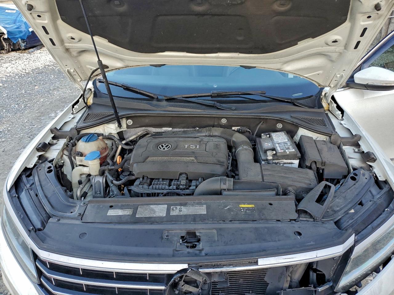 2017 VOLKSWAGEN PASSAT SE photo 11