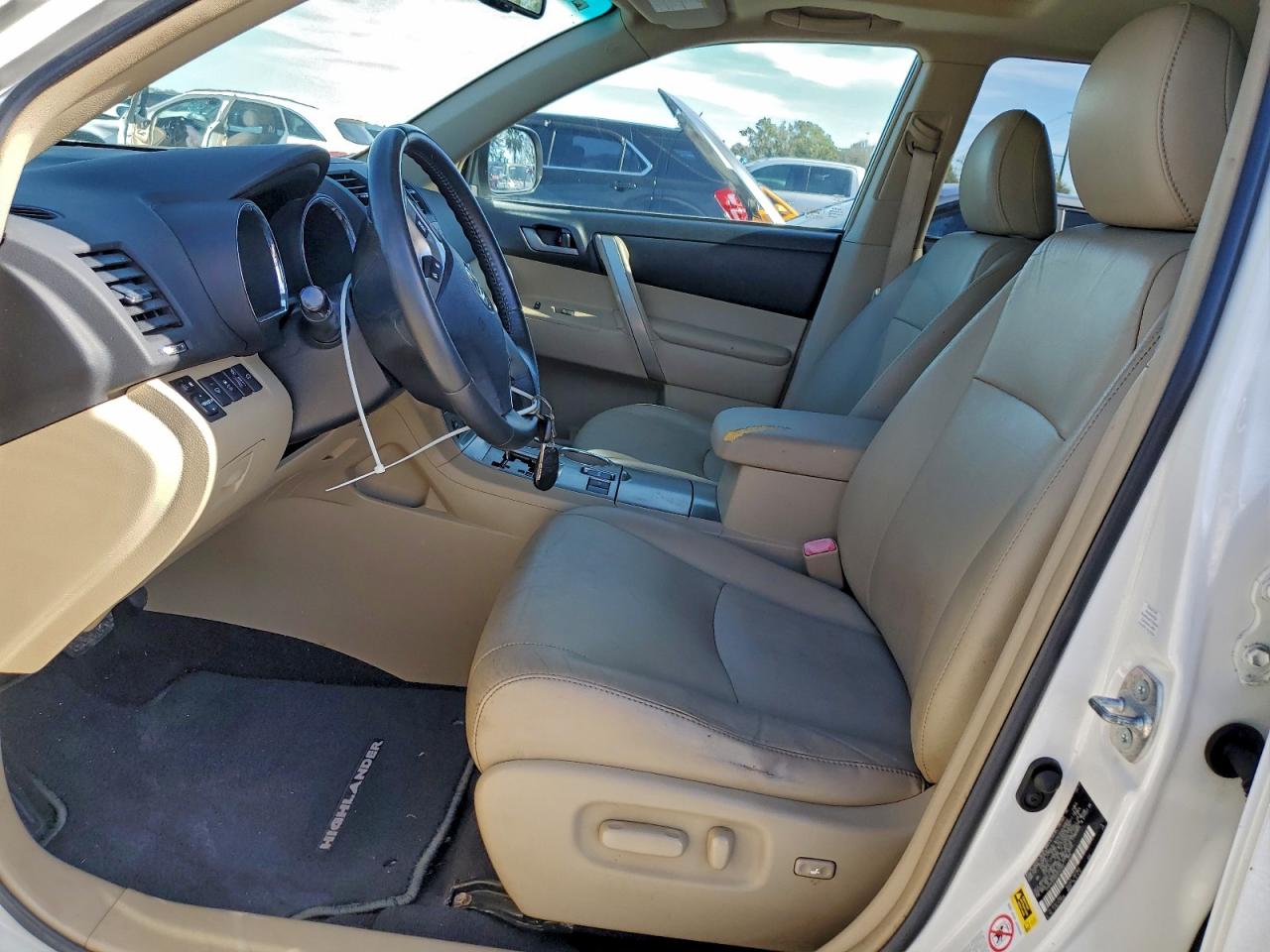2011 TOYOTA HIGHLANDER BASE photo 13
