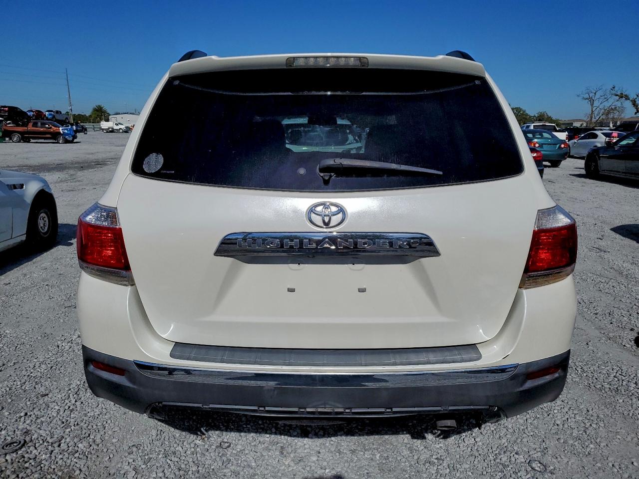2011 TOYOTA HIGHLANDER BASE photo 11