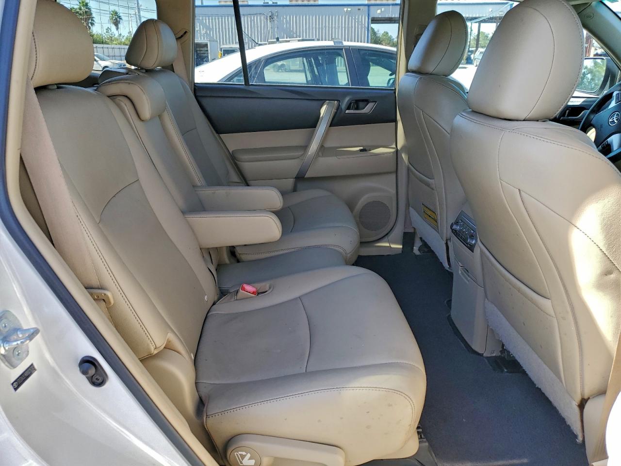2011 TOYOTA HIGHLANDER BASE photo 21