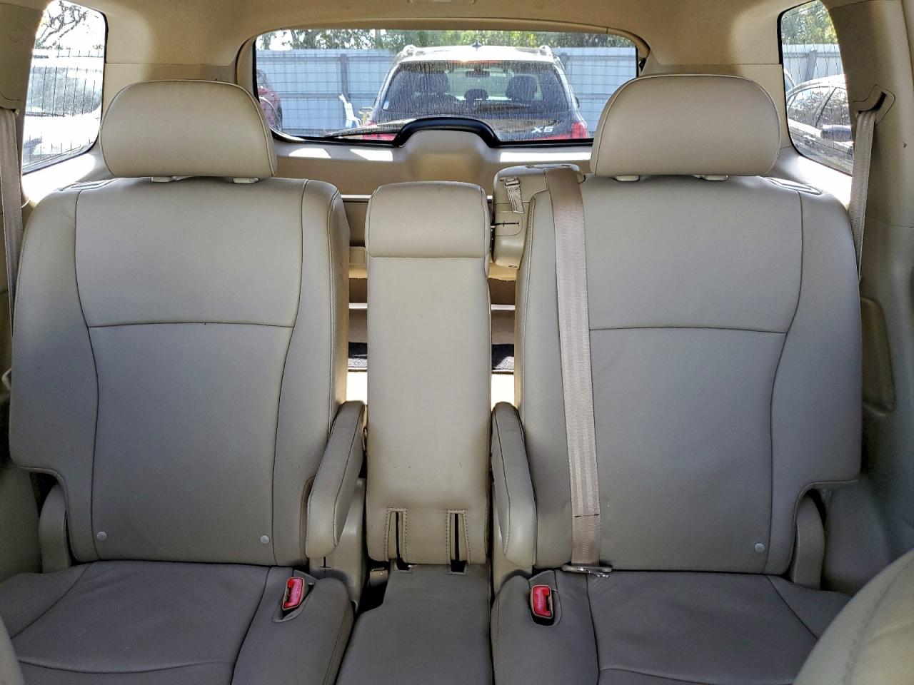 2011 TOYOTA HIGHLANDER BASE photo 19