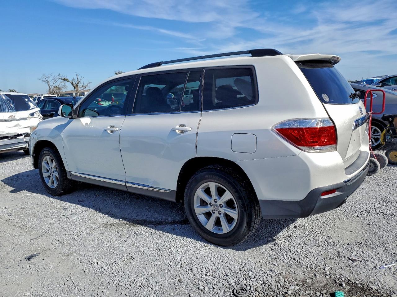 2011 TOYOTA HIGHLANDER BASE photo 3