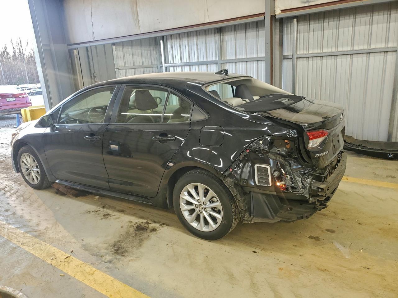 2022 TOYOTA COROLLA LE photo 3
