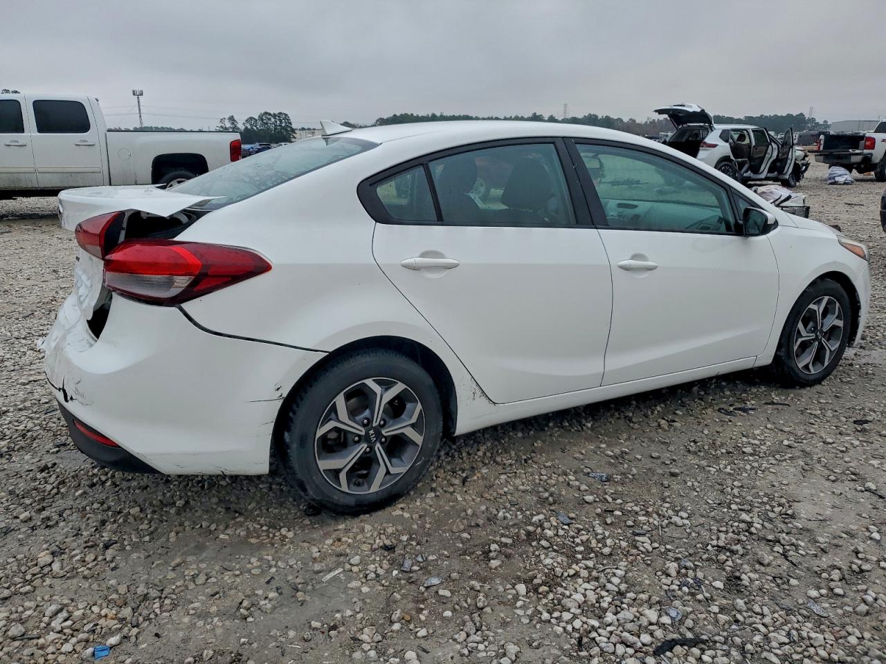 2017 KIA FORTE LX photo 3