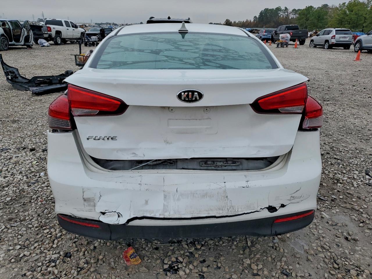 2017 KIA FORTE LX photo 6