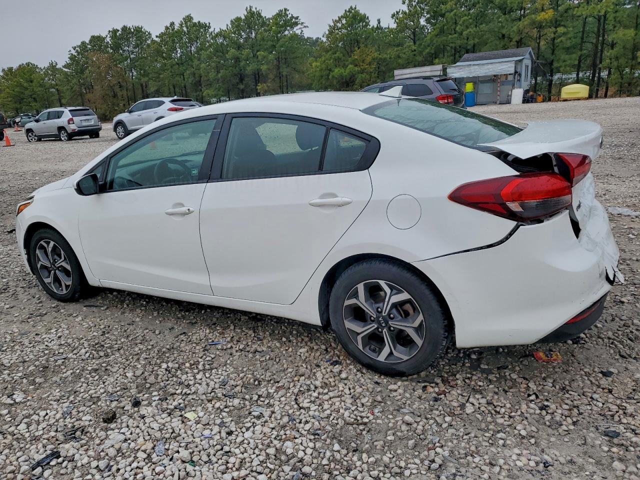 2017 KIA FORTE LX photo 2