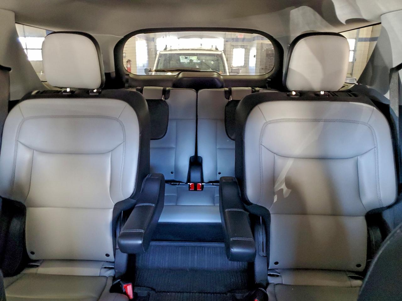 2021 FORD EXPLORER XLT photo 10