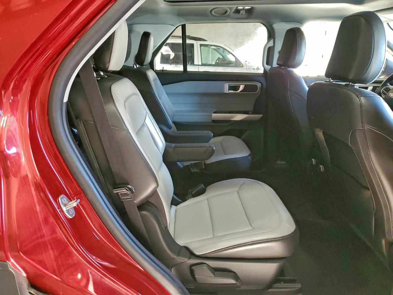 2021 FORD EXPLORER XLT photo 11