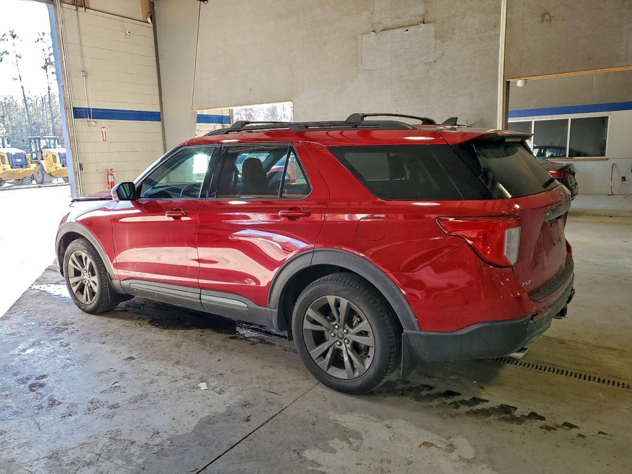 2021 FORD EXPLORER XLT photo 2