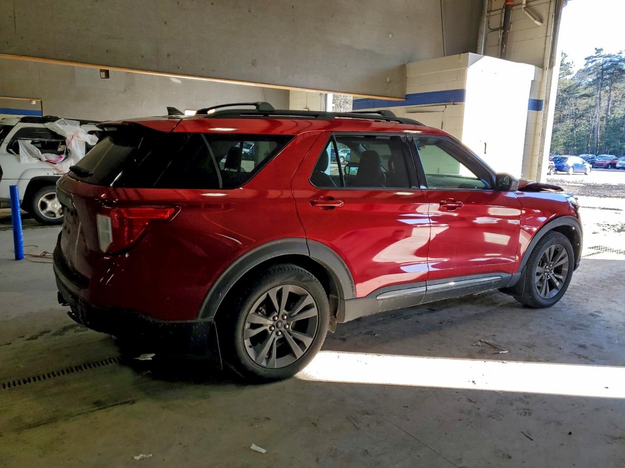 2021 FORD EXPLORER XLT photo 3