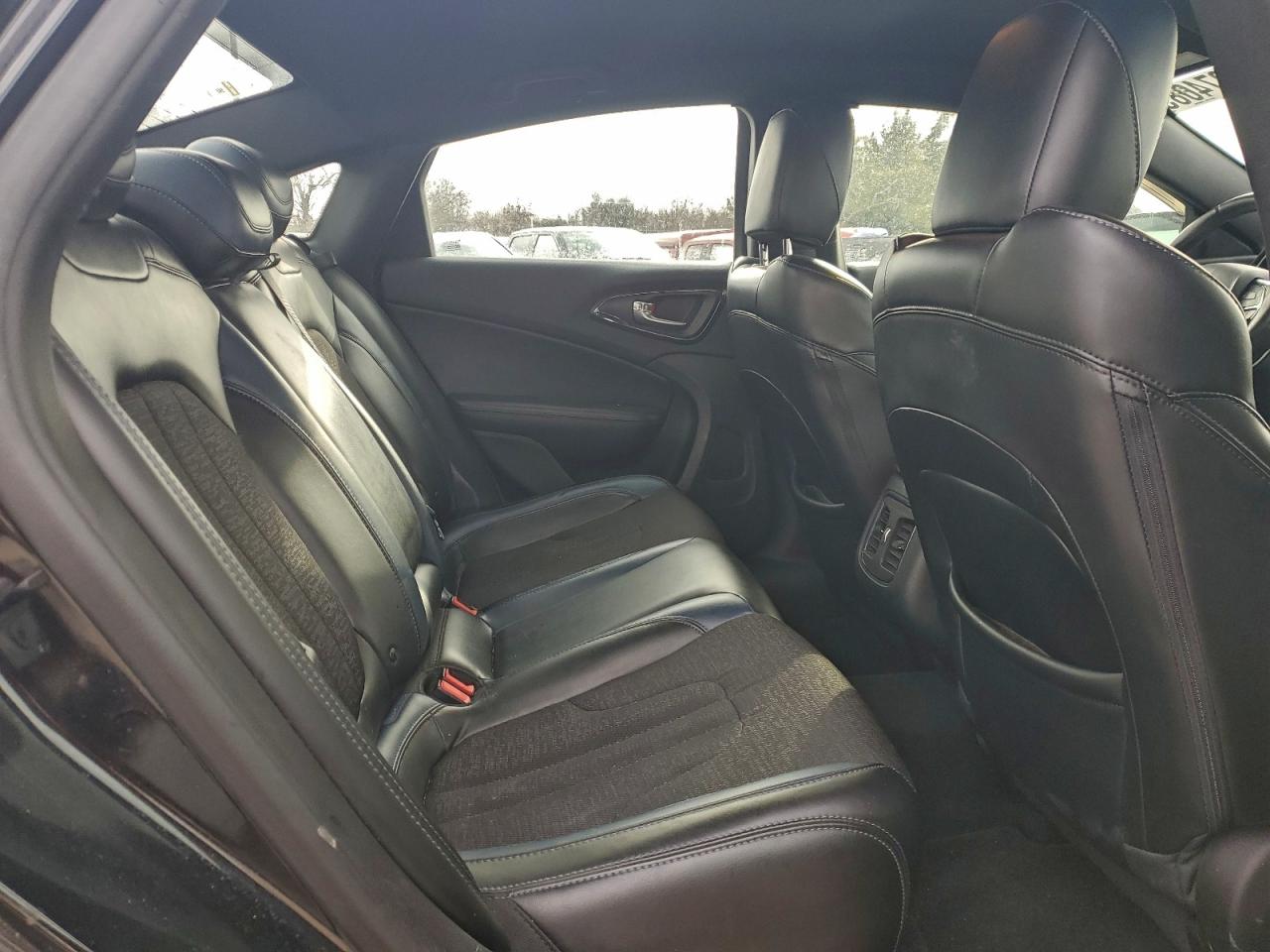 2016 CHRYSLER 200 S photo 19