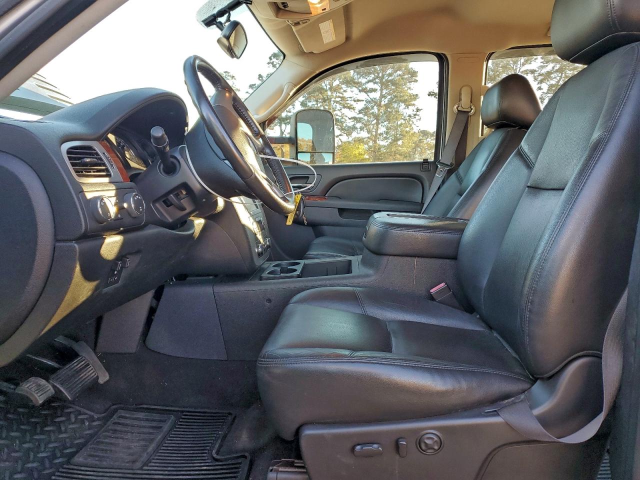 2012 GMC SIERRA K3500 SLT photo 7